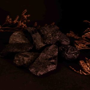 piedra turmalina negra rodado en bruto mineral protección conexión a tierra