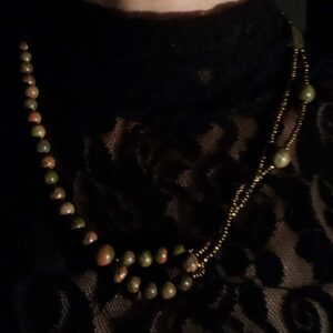 Collar Perséfone con unakita. Transformación emocional, integración de sombra y procesos de renacimiento interno.